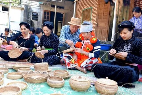 'Cánh chim đầu đàn' trong phát triển nghề mây tre đan