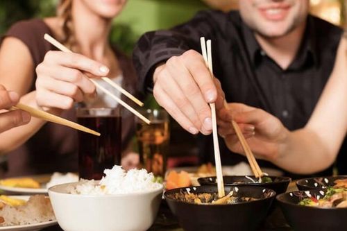 Dùng đũa hàng ngày nhưng nhiều người không biết 10 điều cấm kỵ