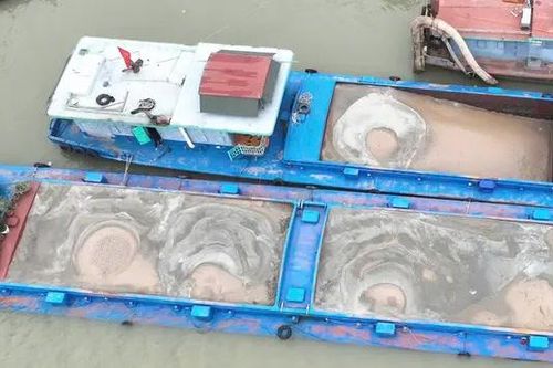 Liên tiếp phát hiện phương tiện vận chuyển cát lậu