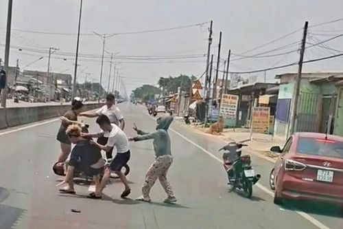 Tây Ninh: Công an xác minh clip nam thanh niên bị đánh đến bất động trên đường, chỉ ôm đầu chịu trận