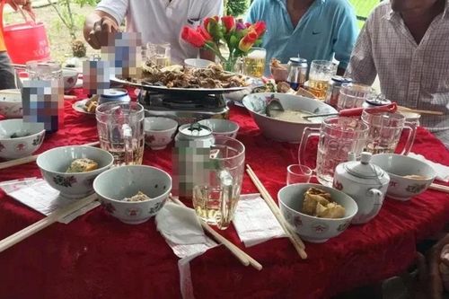 Gần 60 người phải nhập viện sau khi ăn cỗ đám cưới