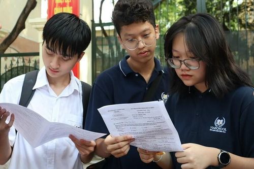 Bộ GD&ĐT 'tuýt còi' các trường đại học tuyển sinh bằng tổ hợp lạ