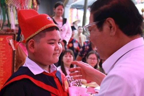 Vinh danh 'Trạng nguyên nhỏ tuổi' tại Lễ hội Đình làng phường Thượng Cát