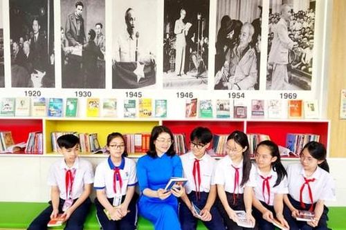 Gắn biển công trình 'Dân vận khéo' Không gian văn hóa Hồ Chí Minh