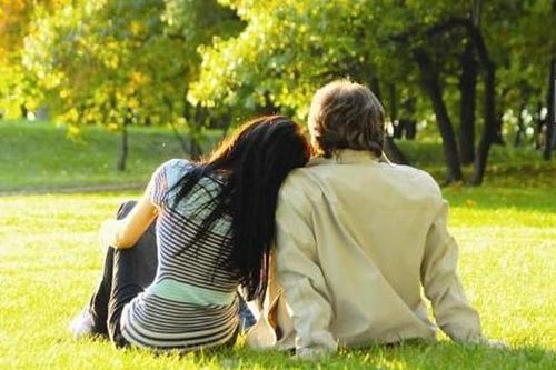 Chuyên gia tâm lý nói gì khi tình yêu lệch tuổi ở giới trẻ ngày càng phổ biến?