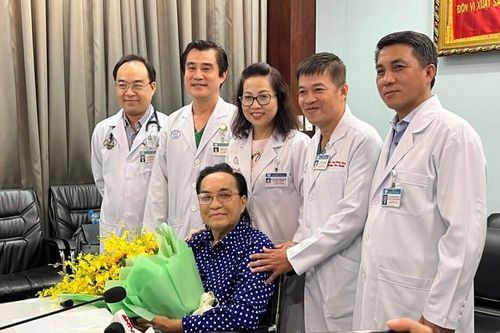 Từng hôn mê và ngưng tim, NSND Thanh Tuấn 'hồi sinh' thần kỳ, sắp được ra viện