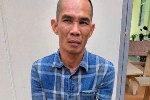Kẻ 'ngáo đá' cầm dao dọa cắt cổ người dân