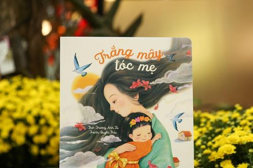 Giao lưu và ra mắt tập thơ 'Trắng mây tóc mẹ'