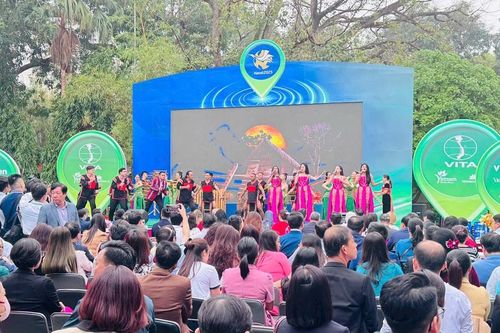 'Bữa tiệc' du lịch đa sắc màu