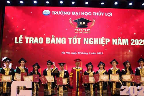 Hơn 1.000 tân cử nhân, kỹ sư Trường Đại học Thủy Lợi nhận bằng tốt nghiệp