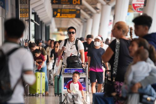 Sân bay Tân Sơn Nhất dự kiến đón 120.000 lượt khách/ngày dịp 30/4