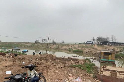 Huyện Đan Phượng: thu dọn 5.000m3 phế thải đổ trái phép ra sông Hồng