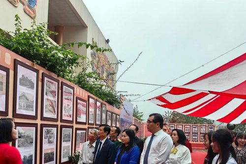 Trưng bày trên 200 hình ảnh, tư liệu lịch sử về Yên Bái