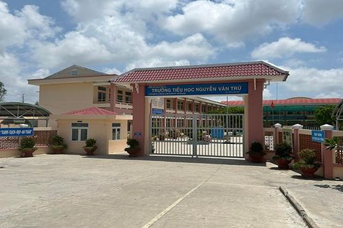 Tiền Giang: Làm rõ thông tin một thầy giáo bị tố 'đụng chạm' các em học sinh