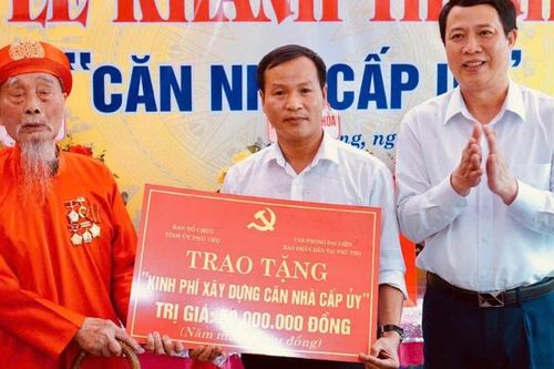 Báo Nhân Dân bàn giao căn nhà cấp ủy cho đảng viên lão thành