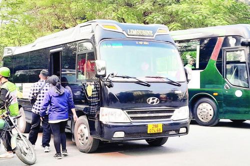 Tiếp tục hạn chế xe ô-tô trên 16 chỗ hoạt động tại khu vực phố cổ