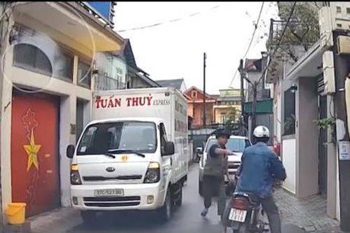 Làm rõ vụ tài xế dùng gậy tấn công người ở Hà Tĩnh