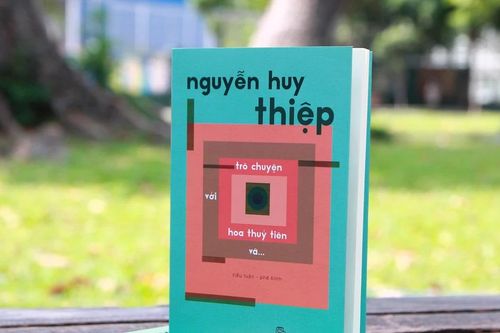 Trò chuyện văn chương với hoa thủy tiên cùng cố nhà văn Nguyễn Huy Thiệp