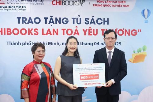 Chibooks trao tặng hơn 1.000 cuốn sách đến sinh viên Trường Cao đẳng Việt - Mỹ