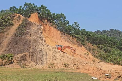 Xử phạt doanh nghiệp khai thác đất trái phép để thi công dự án
