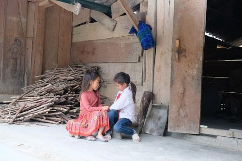Những đứa trẻ không có mẹ