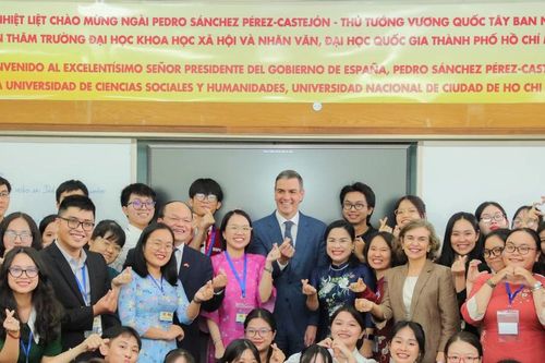 Thủ tướng Tây Ban Nha: 'Ước mơ là nguồn động lực mạnh mẽ nhất cho giới trẻ'