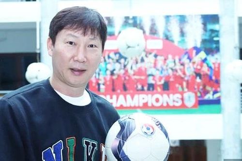 Dẫn dắt ASEAN All Stars đấu Man United, HLV Kim Sang Sik nói gì?