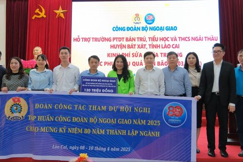 Công đoàn Bộ Ngoại giao hỗ trợ trường học huyện Bát Xát (Lào Cai) khắc phục hậu quả cơn bão số 3