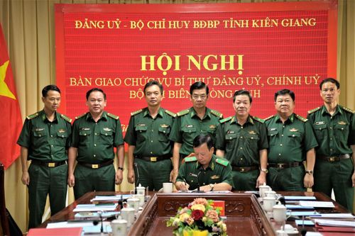 Bàn giao chức trách, nhiệm vụ Bí thư Đảng ủy, Chính ủy BĐBP tỉnh Kiên Giang