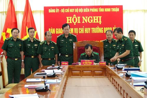 Bàn giao nhiệm vụ Chỉ huy trưởng BĐBP tỉnh Ninh Thuận