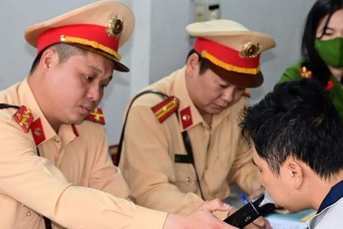 Công an Hải Phòng tổng kiểm soát ô tô kinh doanh vận tải hàng hóa
