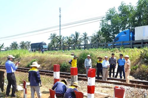 Quảng Ngãi đóng, xóa các lối đi tự mở qua đường sắt Bắc – Nam để đảm bảo an toàn giao thông