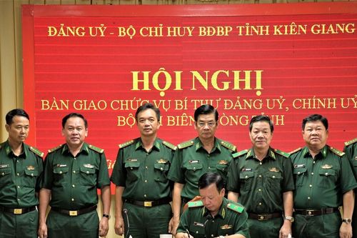 Bàn giao chức trách, nhiệm vụ Bí thư Đảng ủy, Chính ủy Bộ đội Biên phòng tỉnh Kiên Giang