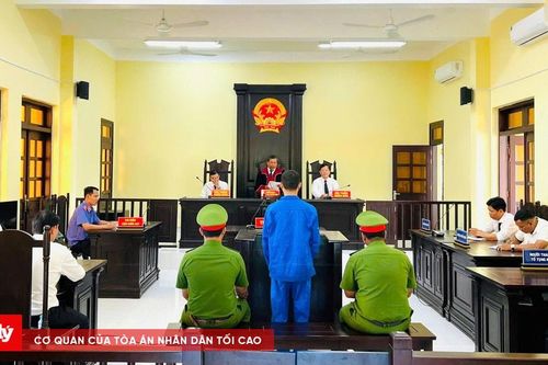Dùng hung khí gây thương tích vì tự ái