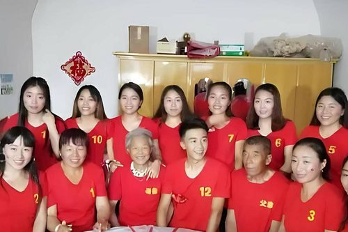 11 chị gái góp tiền mua nhà, tổ chức đám cưới cho em trai duy nhất