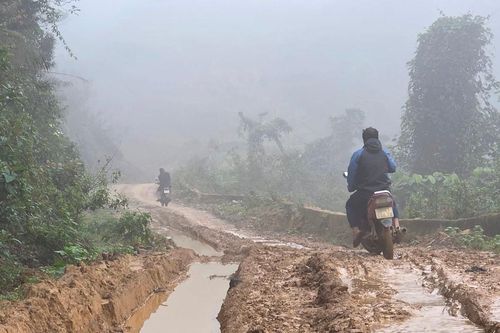 Đường xuống cấp nặng, tiền chở vật liệu làm nhà cho đồng bào Đan Lai cao gấp đôi giá vật liệu