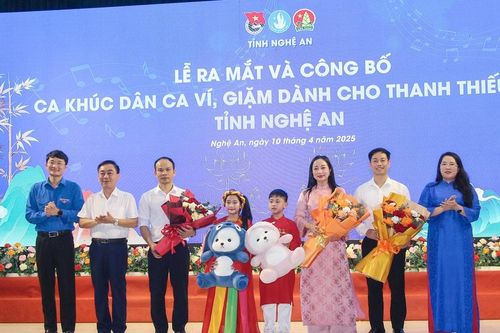 Khen thưởng 40 tập thể và 125 cá nhân có thành tích xuất sắc trong Tháng Thanh niên năm 2025