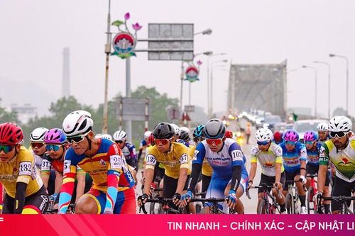 Đoàn đua xe đạp 'Non sông liền một dải' đi qua địa phận Hà Tĩnh