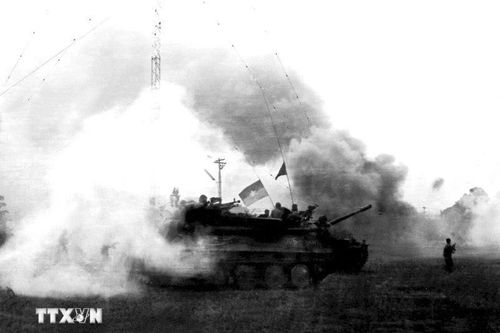 50 năm thống nhất đất nước: Ngày 10/4/1975: Tiếp tục tiến công thị xã Xuân Lộc