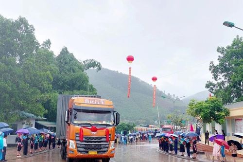 Kim ngạch xuất nhập khẩu ở Quảng Ninh: Tăng ở cửa khẩu, giảm ở lối mở