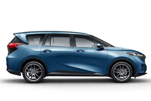 'Kẻ ngáng đường' Toyota Innova Cross giảm giá gần 200 triệu đồng tại Việt Nam