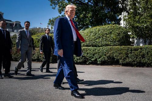 18 giờ làm thay đổi suy nghĩ của ông Trump về thuế quan