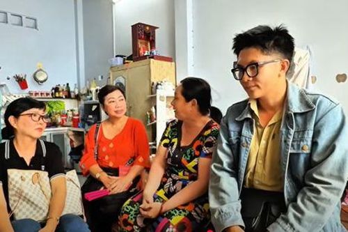 Nữ nghệ sĩ Việt sống trong phòng trọ 10m2, mắc nhiều bệnh, gặp tai nạn lúc chạy xe ôm