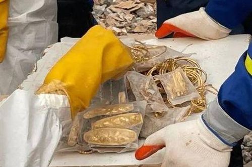Phát hiện 20kg vàng dưới đống đổ nát chung cư