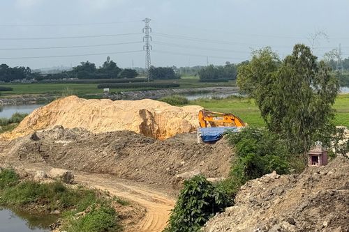 Khẩn trương di dời bùn, đất thải ra khỏi khu vực cầu Quá Giáng