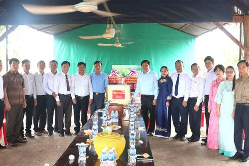 Đoàn lãnh đạo cấp cao tỉnh Gia Lai thăm, tặng quà Đội K52