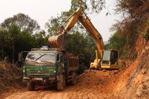 Hòa Bình: Người dân đồng thuận hiến đất mở đường