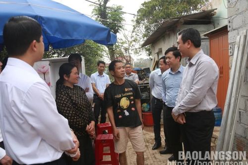 Đồng chí Phó Bí thư Tỉnh ủy kiểm tra tiến độ thực hiện chương trình xóa nhà tạm, nhà dột nát tại huyện Cao Lộc