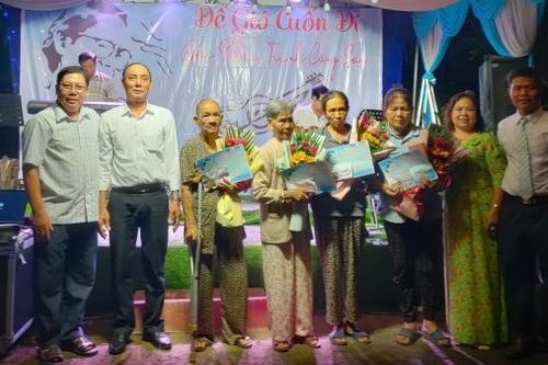 Đêm nhạc kết nối vòng tay nhân ái