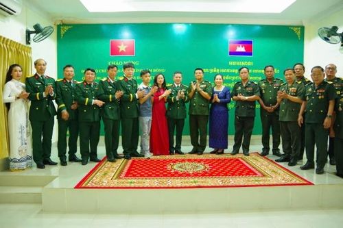 Bộ CHQS tỉnh Lâm Đồng thăm và chúc Tết Chôl Chhnăm Thmây năm 2025 tại Tiểu khu Quân sự tỉnh Siem Reap